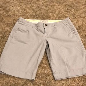 Old navy perfect Bermuda shorts, size 8